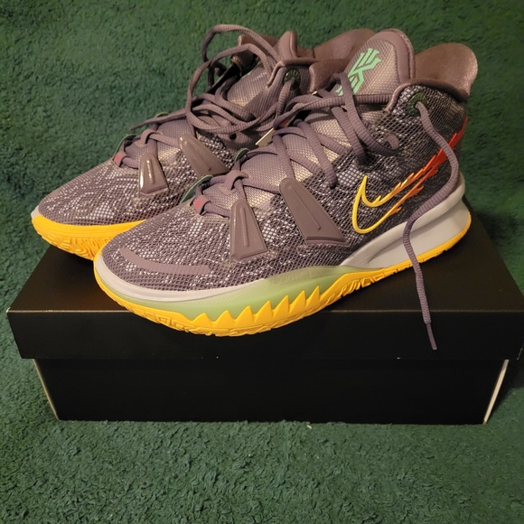 kyrie 7 brown